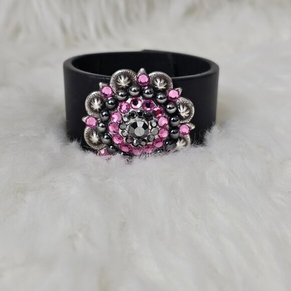 🏆Vintage 90's Crystal Medallion Vegan Leather Y2K Wide Black Cuff Bracelet - Picture 1 of 7
